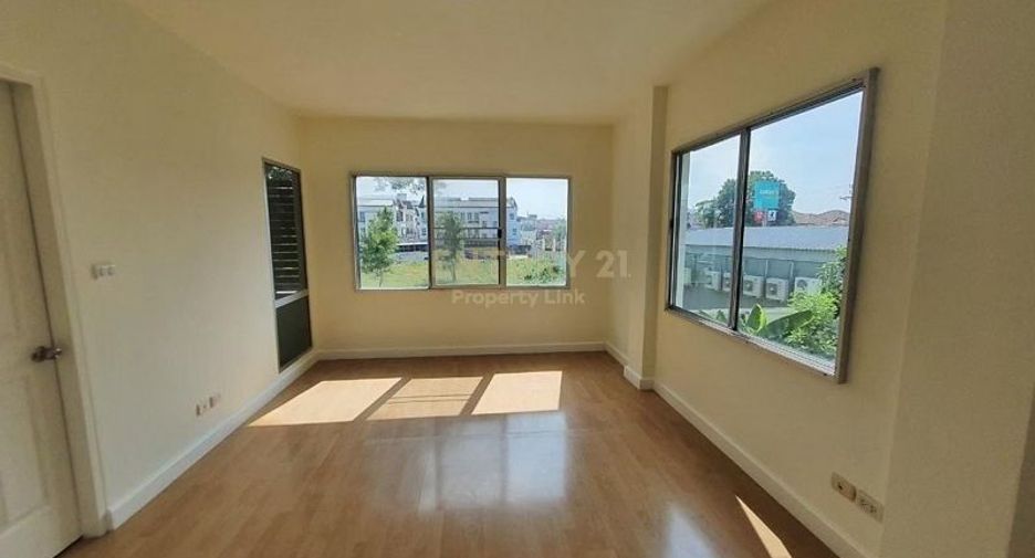 For sale 3 bedrooms townhouse in Bang Kapi, Bangkok