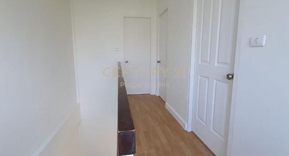 For sale 3 bedrooms townhouse in Bang Kapi, Bangkok