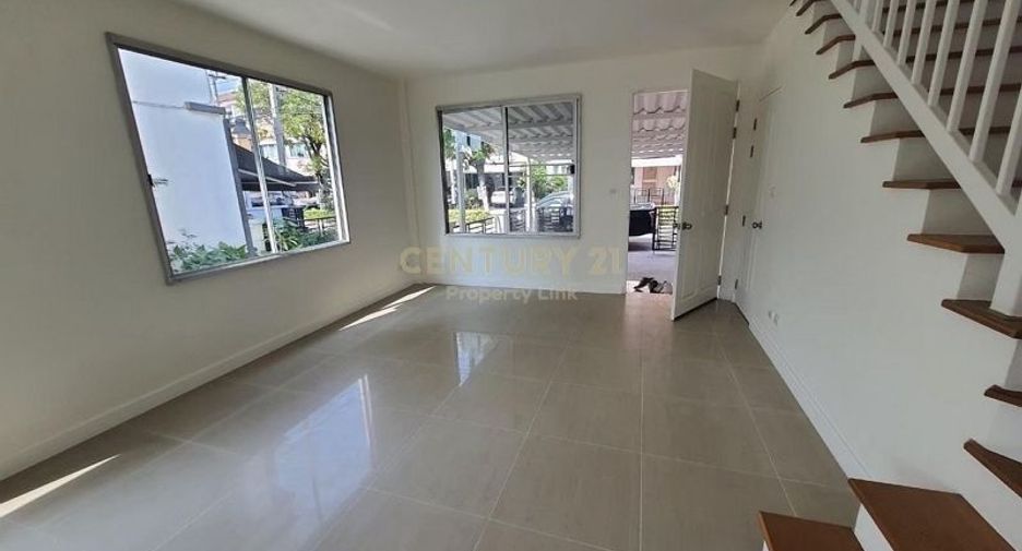 For sale 3 bedrooms townhouse in Bang Kapi, Bangkok