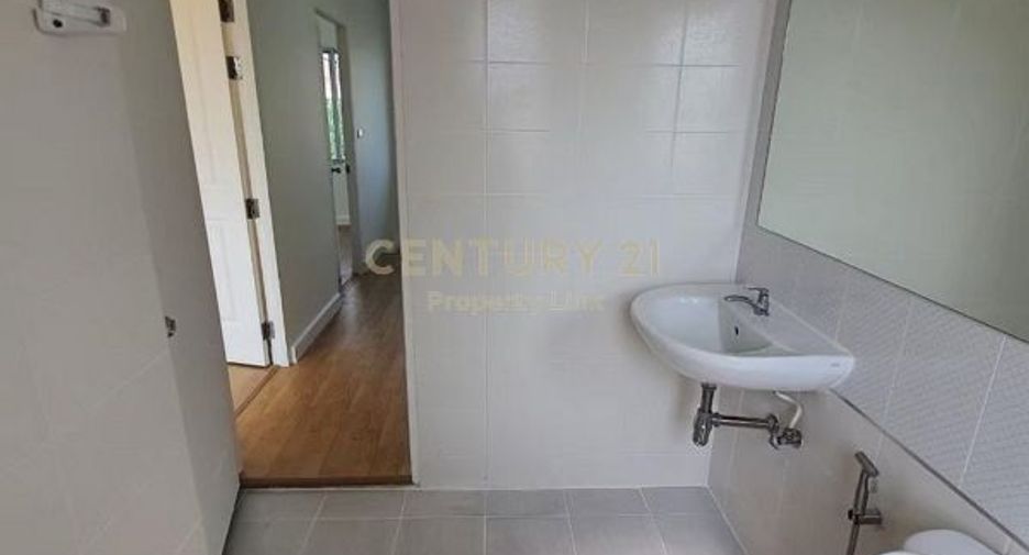 For sale 3 bedrooms townhouse in Bang Kapi, Bangkok