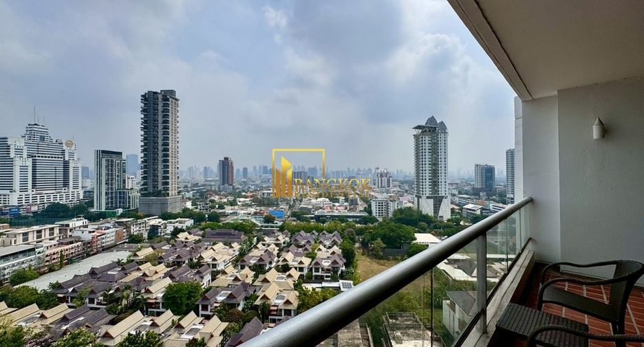 For rent 3 bedrooms serviced apartment in Yan Nawa, Bangkok