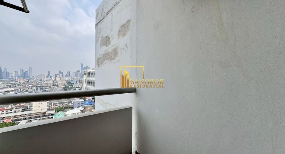 For rent 3 bedrooms serviced apartment in Yan Nawa, Bangkok