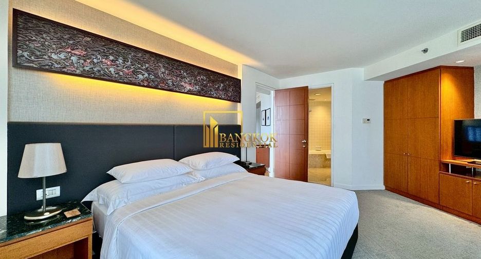 For rent 3 bedrooms serviced apartment in Yan Nawa, Bangkok