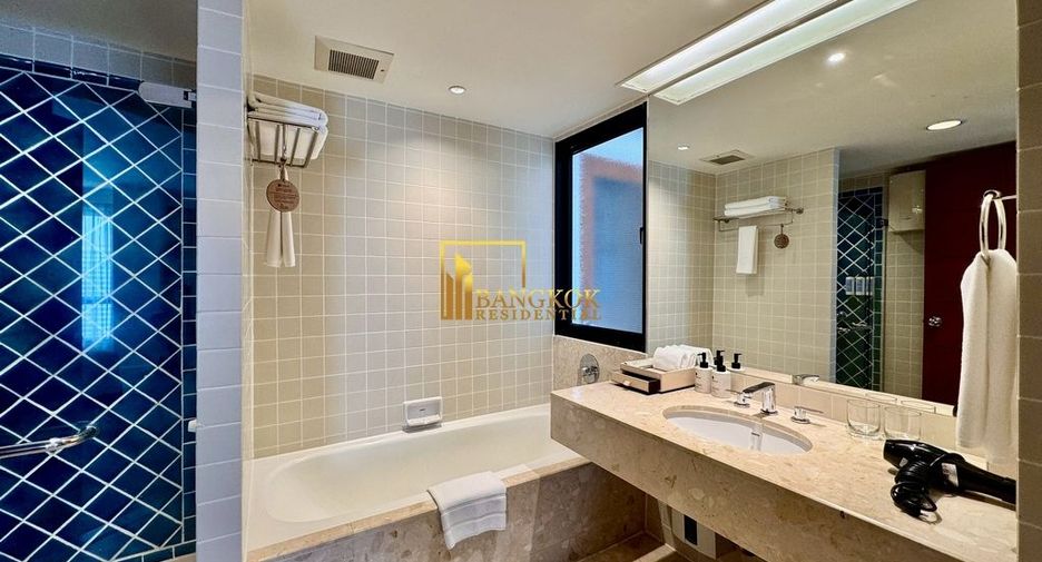 For rent 3 bedrooms serviced apartment in Yan Nawa, Bangkok