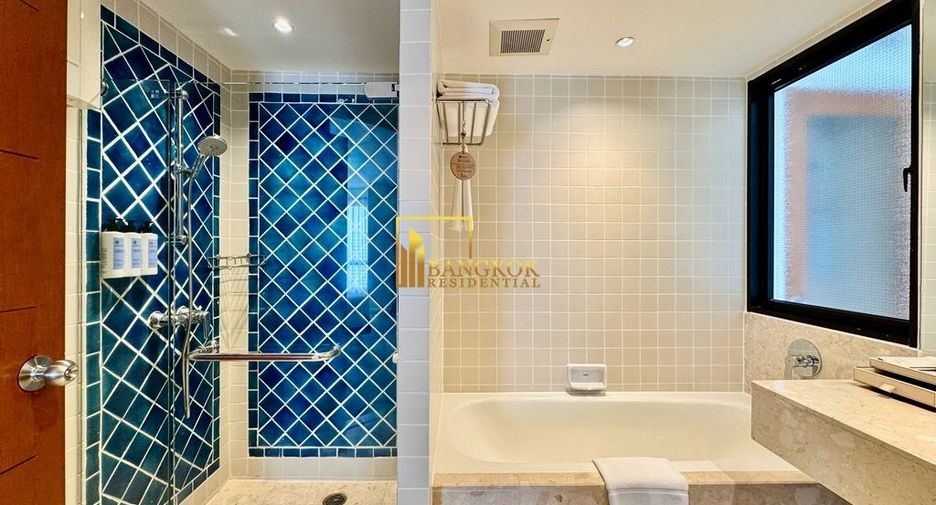 For rent 3 bedrooms serviced apartment in Yan Nawa, Bangkok