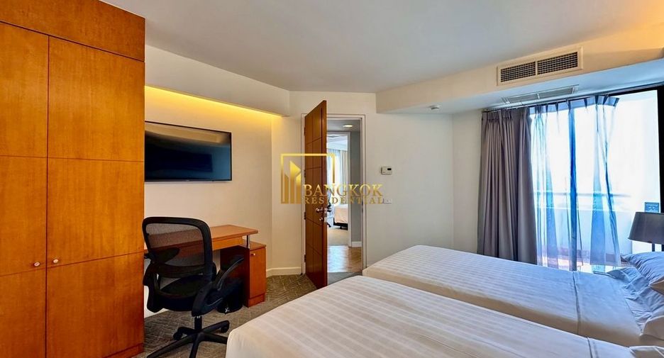 For rent 3 bedrooms serviced apartment in Yan Nawa, Bangkok