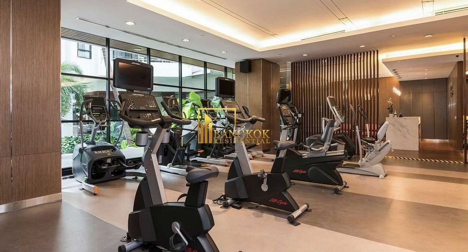 For rent 3 bedrooms serviced apartment in Yan Nawa, Bangkok