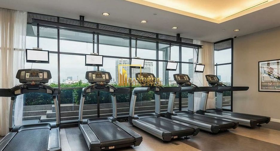 For rent 3 bedrooms serviced apartment in Yan Nawa, Bangkok