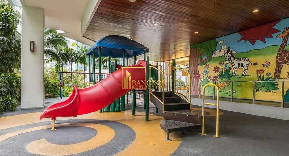 For rent 3 bedrooms serviced apartment in Yan Nawa, Bangkok
