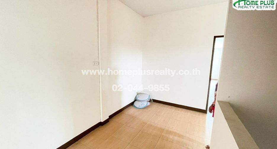 Casa adosada en venta de 4 habitaciones en Bang Kruai, Nonthaburi