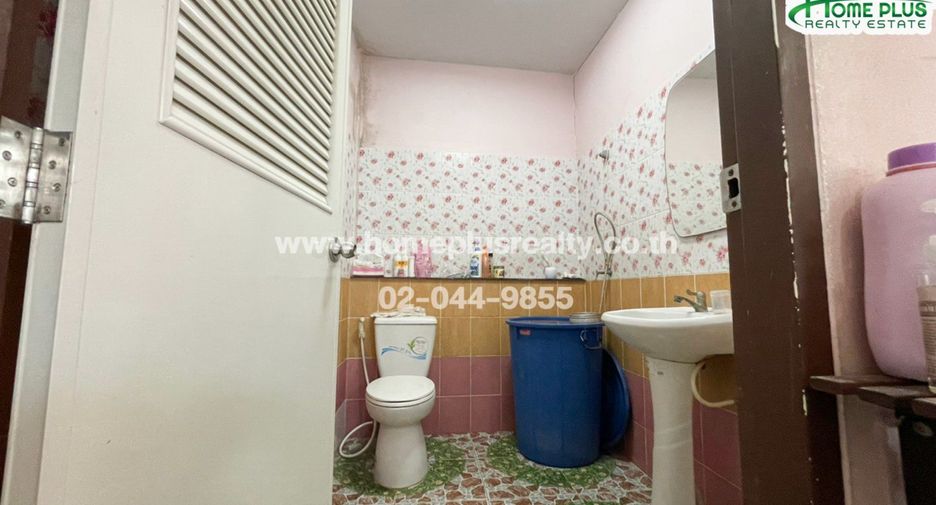 Casa adosada en venta de 4 habitaciones en Bang Kruai, Nonthaburi