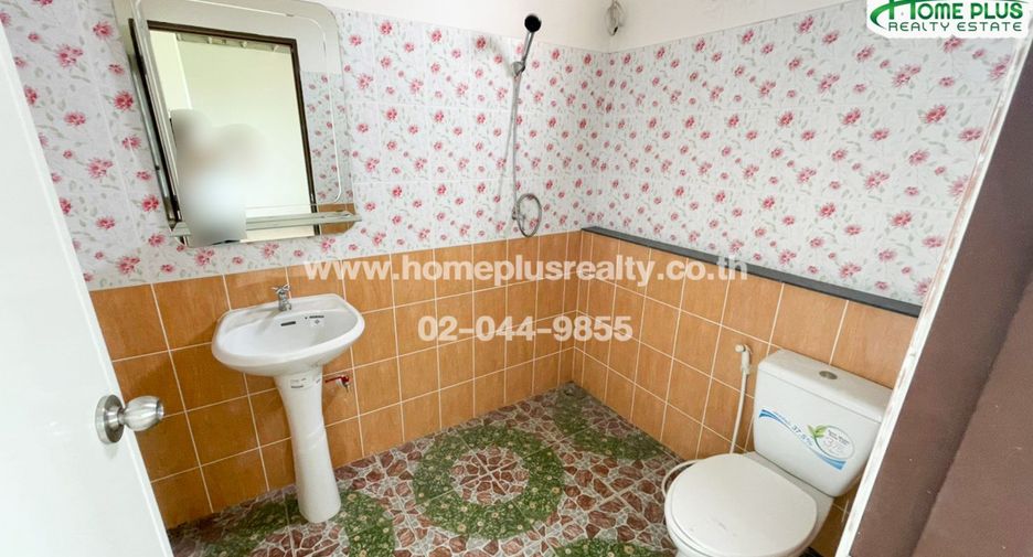 Casa adosada en venta de 4 habitaciones en Bang Kruai, Nonthaburi