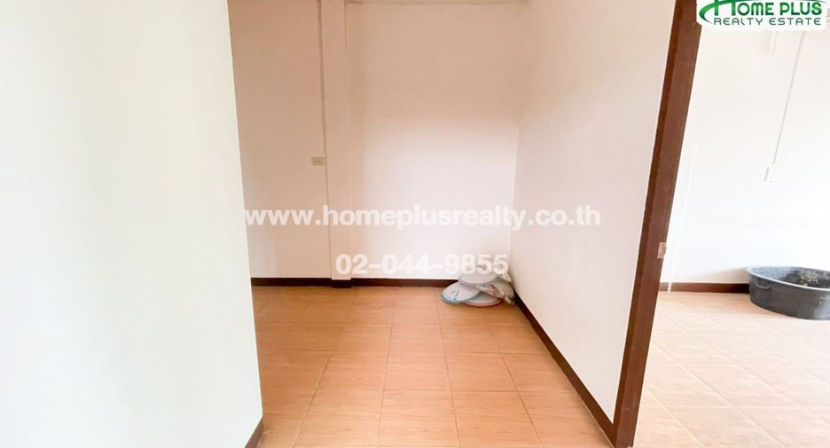 Casa adosada en venta de 4 habitaciones en Bang Kruai, Nonthaburi