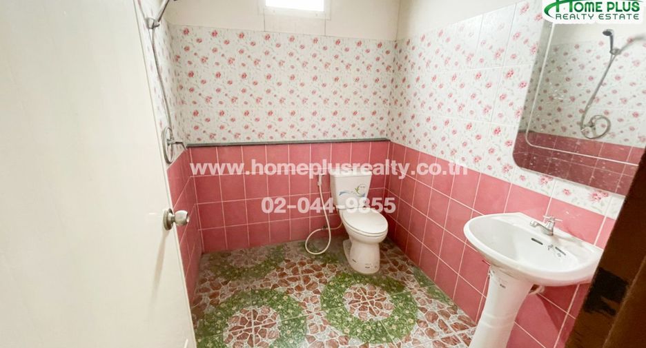 Casa adosada en venta de 4 habitaciones en Bang Kruai, Nonthaburi