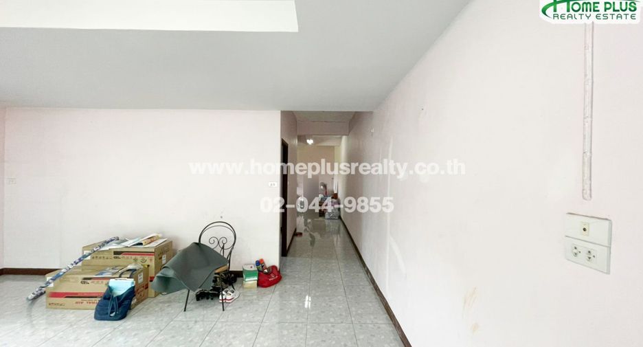 Casa adosada en venta de 4 habitaciones en Bang Kruai, Nonthaburi