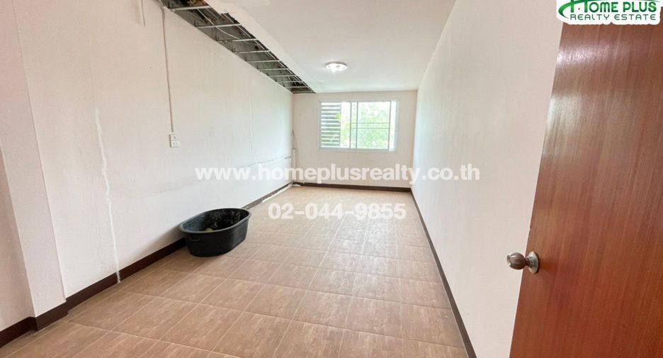 Casa adosada en venta de 4 habitaciones en Bang Kruai, Nonthaburi