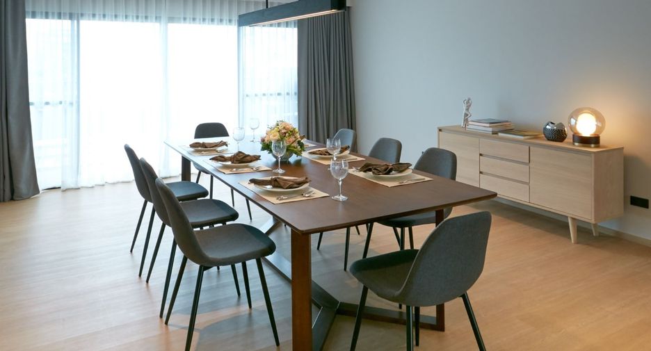 For rent 3 bedrooms apartment in Watthana, Bangkok