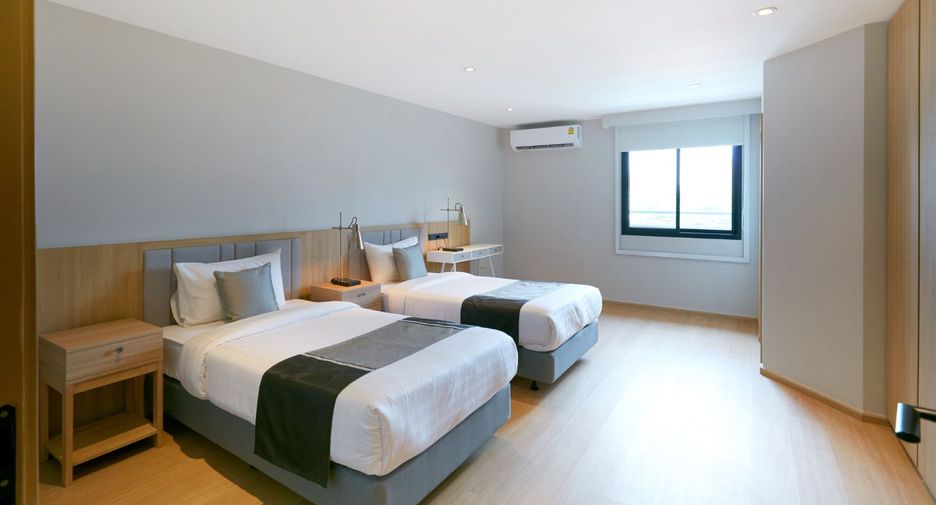 For rent 3 bedrooms apartment in Watthana, Bangkok