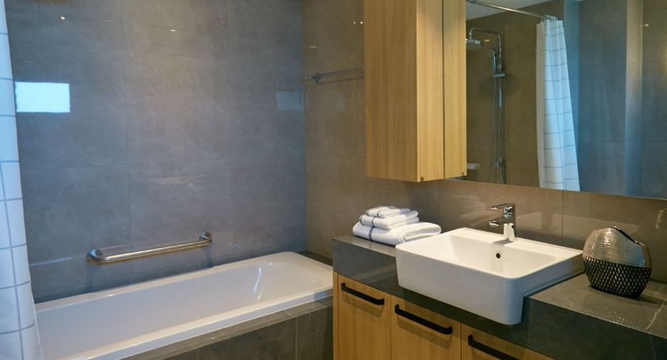 For rent 3 bedrooms apartment in Watthana, Bangkok