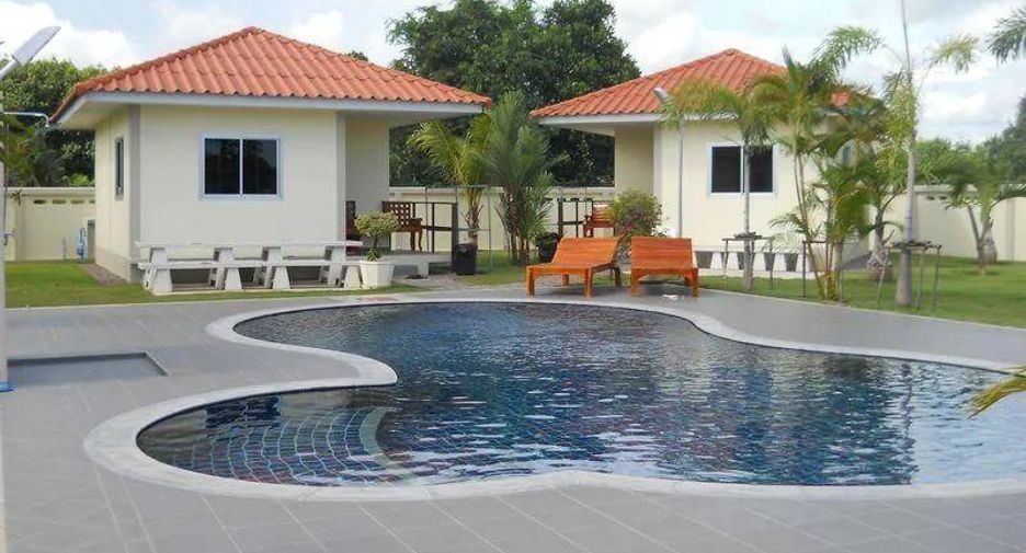 For sale 9 bed hotel in Mueang Rayong, Rayong