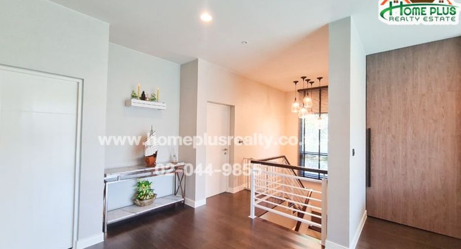 For sale 5 bedrooms house in Bang Kapi, Bangkok
