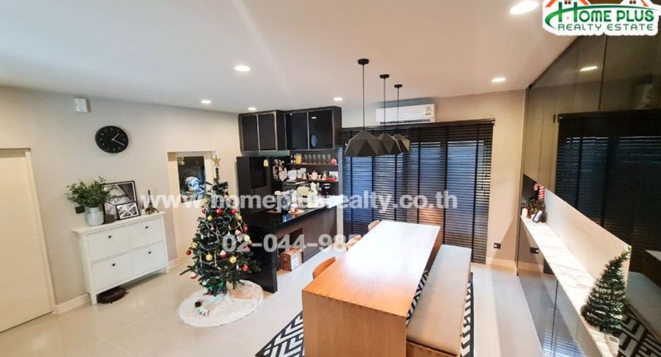 For sale 5 bedrooms house in Bang Kapi, Bangkok