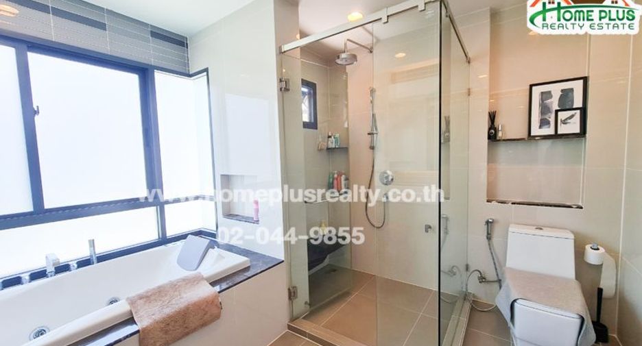 For sale 5 bedrooms house in Bang Kapi, Bangkok