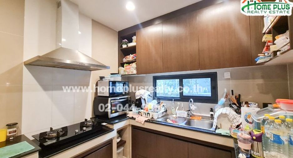 For sale 5 bedrooms house in Bang Kapi, Bangkok