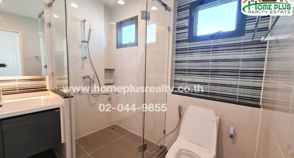 For sale 5 bedrooms house in Bang Kapi, Bangkok