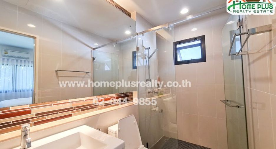 For sale 5 bedrooms house in Bang Kapi, Bangkok