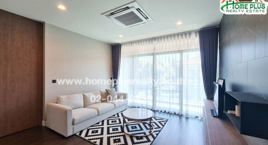For sale 5 bedrooms house in Bang Kapi, Bangkok