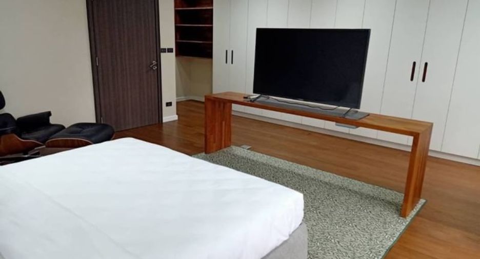 Casa en alquiler y en venta de 4 habitaciones en Watthana, Bangkok