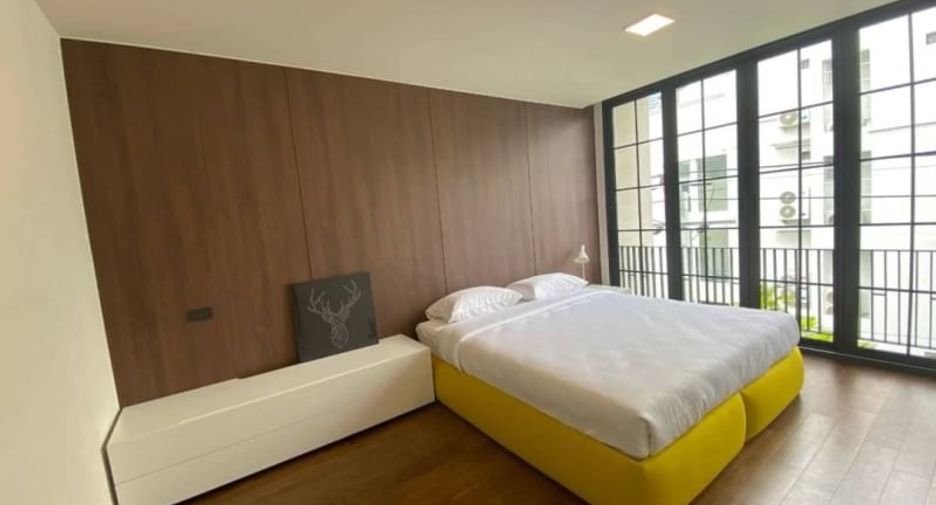 Casa en alquiler y en venta de 4 habitaciones en Watthana, Bangkok