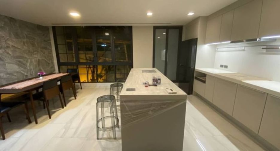 Casa en alquiler y en venta de 4 habitaciones en Watthana, Bangkok