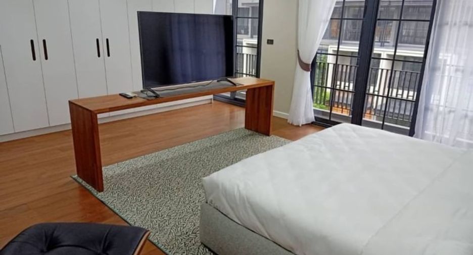 Casa en alquiler y en venta de 4 habitaciones en Watthana, Bangkok