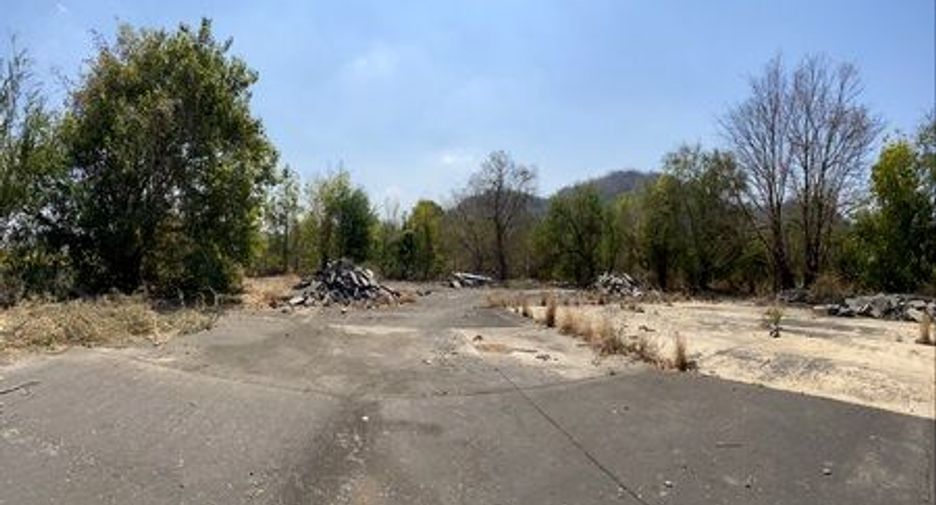 For sale land in Phatthana Nikhom, Lopburi