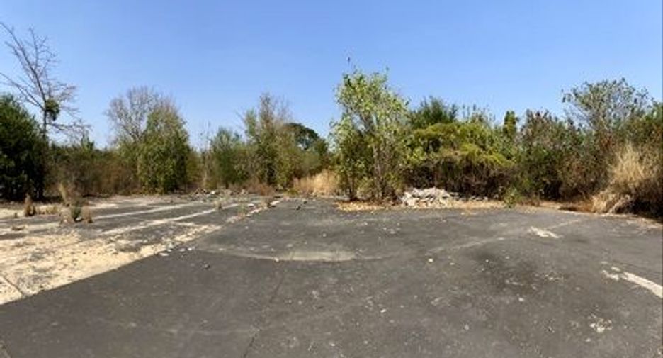 For sale land in Phatthana Nikhom, Lopburi