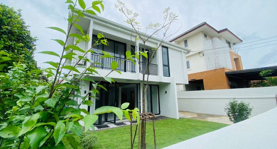 For rent 2 bed house in Watthana, Bangkok