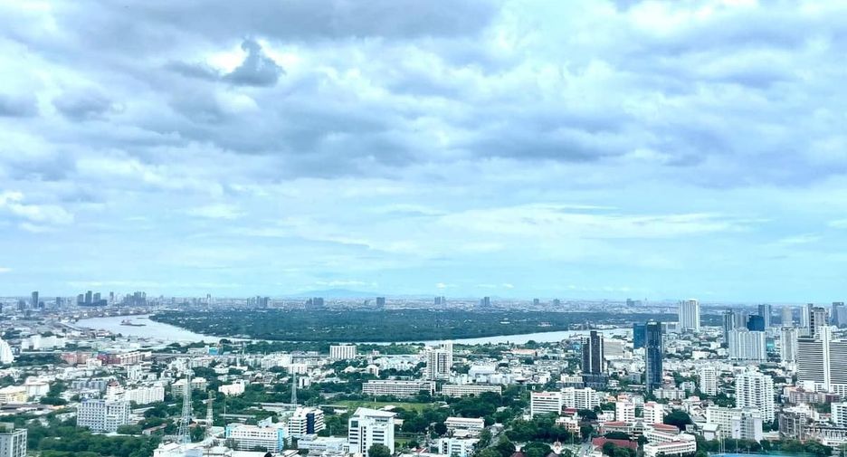 For rent 4 bedrooms condo in Sathon, Bangkok