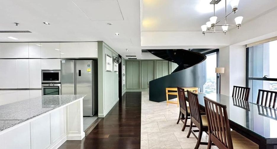 For rent 4 bedrooms condo in Sathon, Bangkok