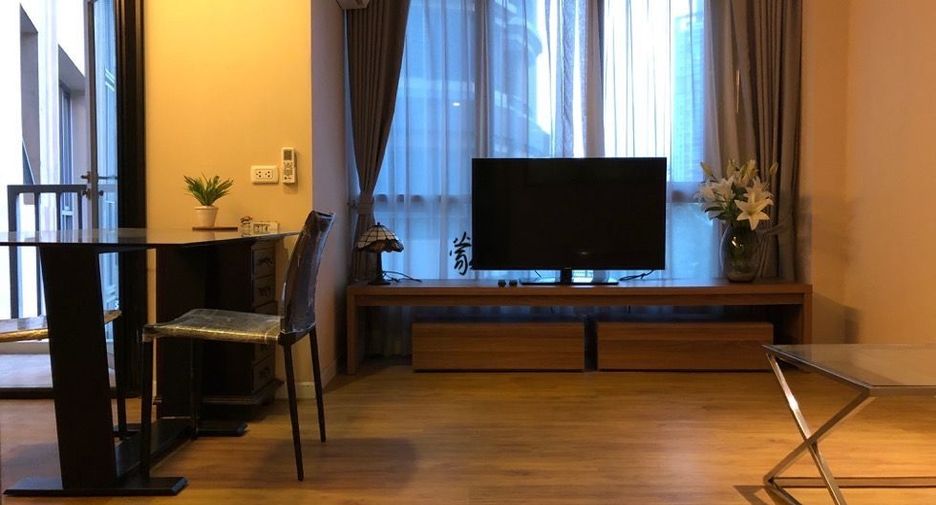 For rent 2 bedrooms condo in Yan Nawa, Bangkok