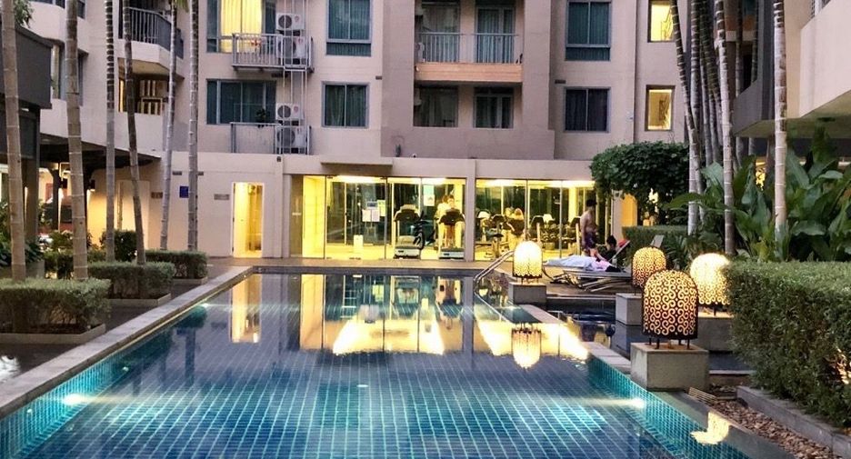 For rent 2 bedrooms condo in Yan Nawa, Bangkok
