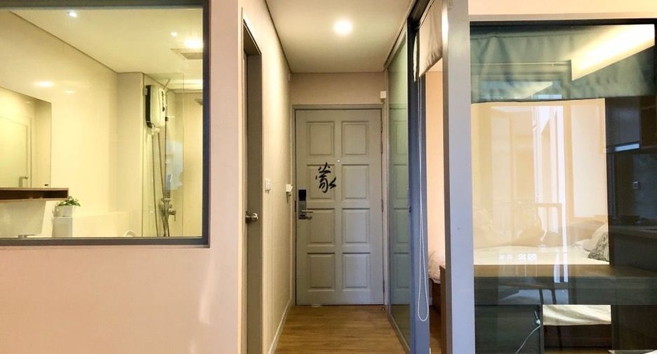 For rent 2 bedrooms condo in Yan Nawa, Bangkok