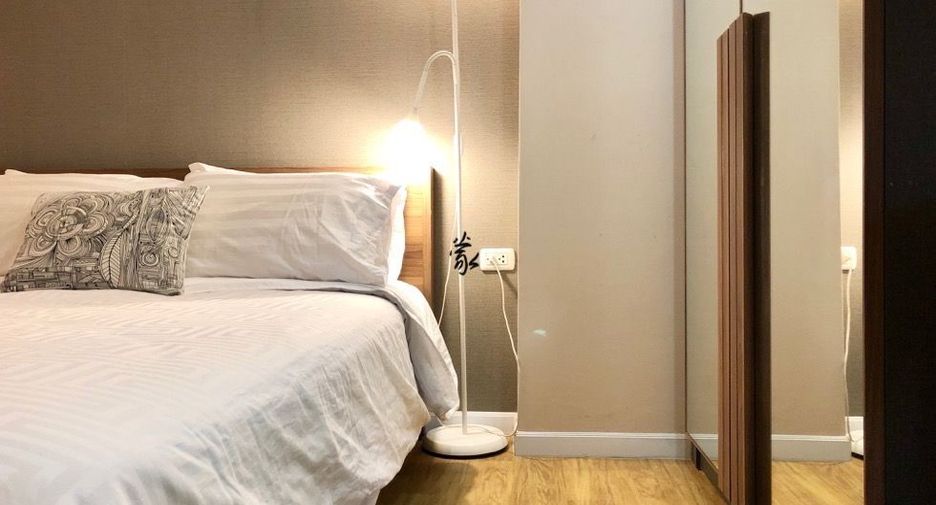 For rent 2 bedrooms condo in Yan Nawa, Bangkok