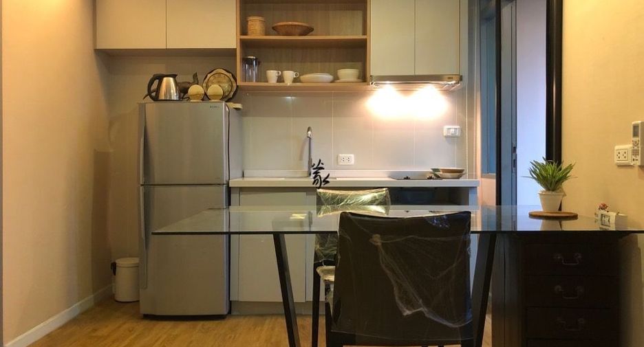 For rent 2 bedrooms condo in Yan Nawa, Bangkok