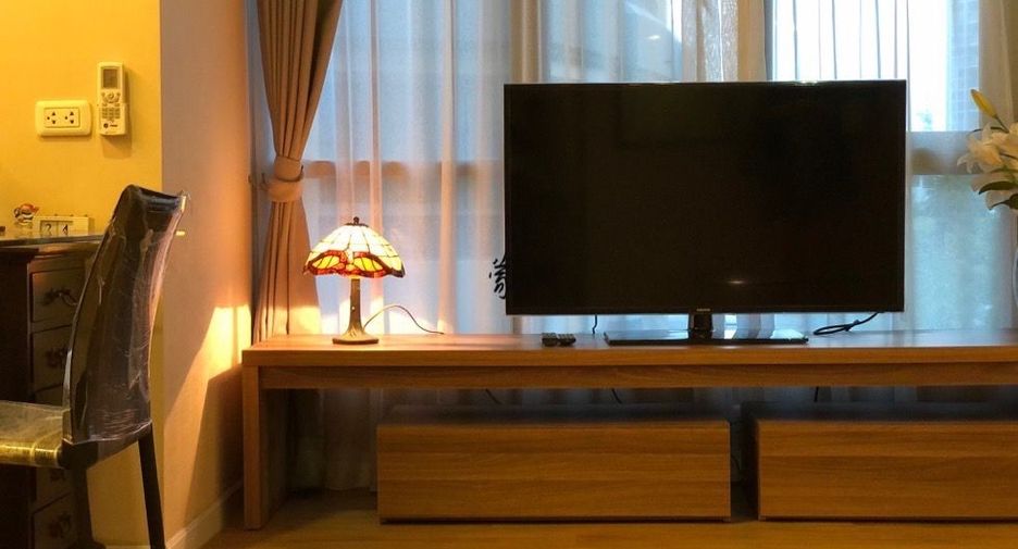For rent 2 bedrooms condo in Yan Nawa, Bangkok