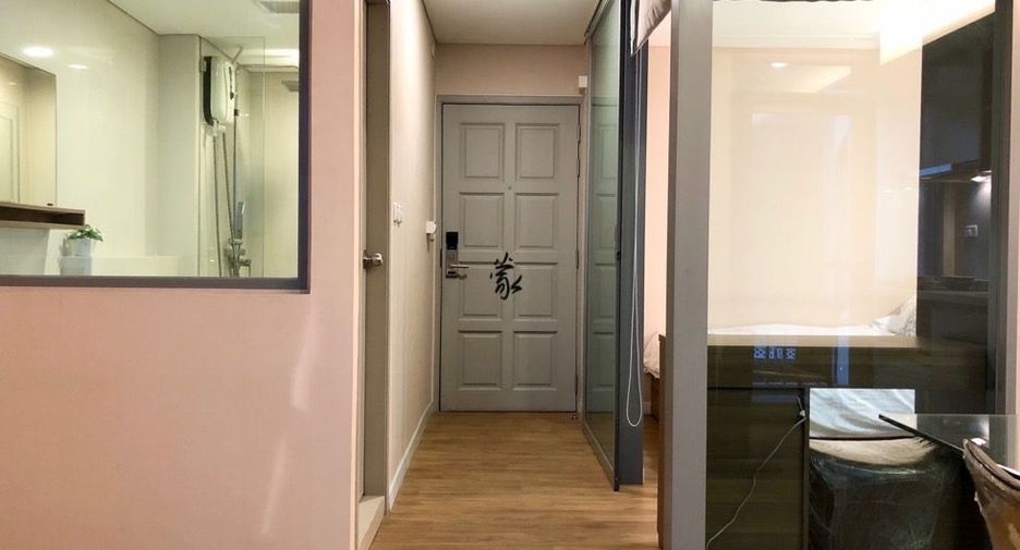 For rent 2 bedrooms condo in Yan Nawa, Bangkok