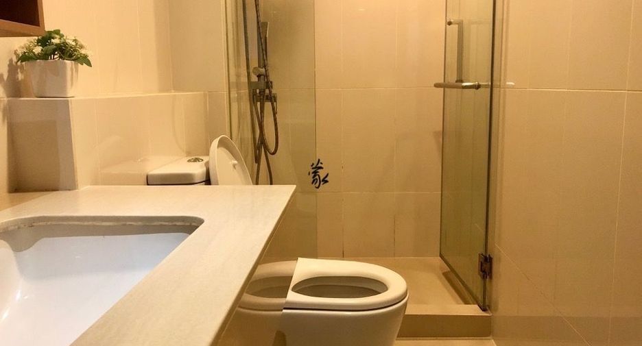 For rent 2 bedrooms condo in Yan Nawa, Bangkok