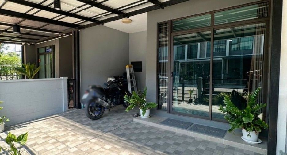 For sale 3 Beds townhouse in Thung Khru, Bangkok