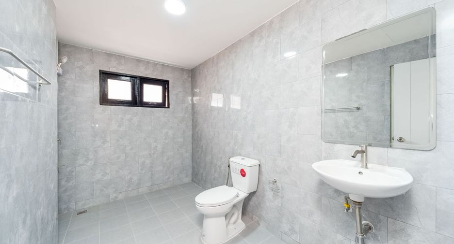For sale 4 bedrooms house in Thanyaburi, Pathum Thani